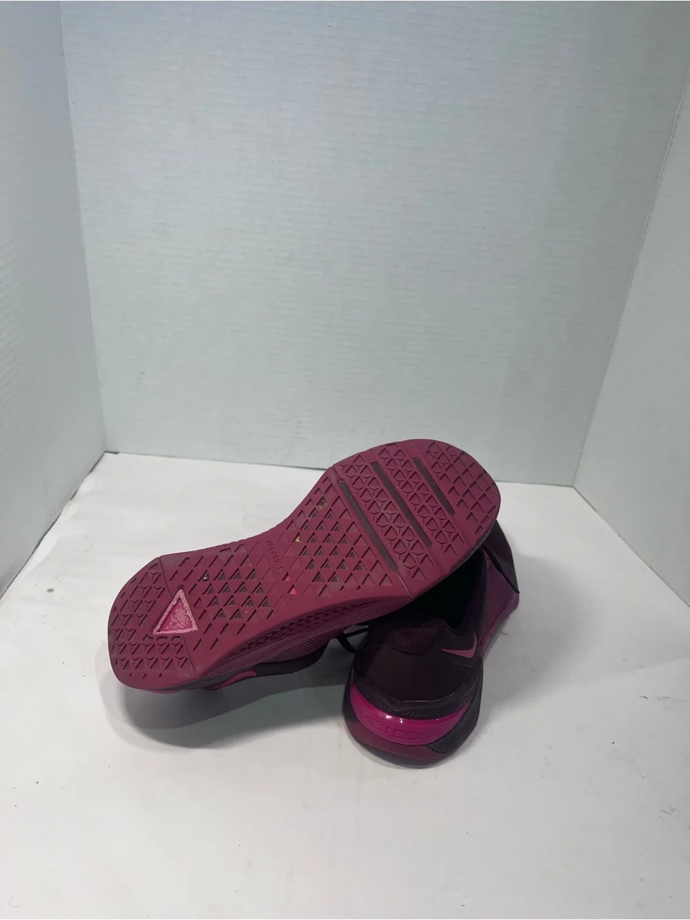 Nike low profile